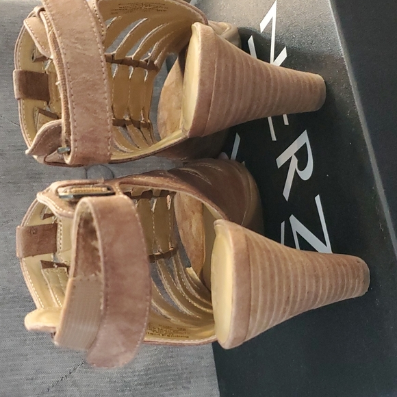 Women's Naturalizer Shoes - Picture 4 of 6